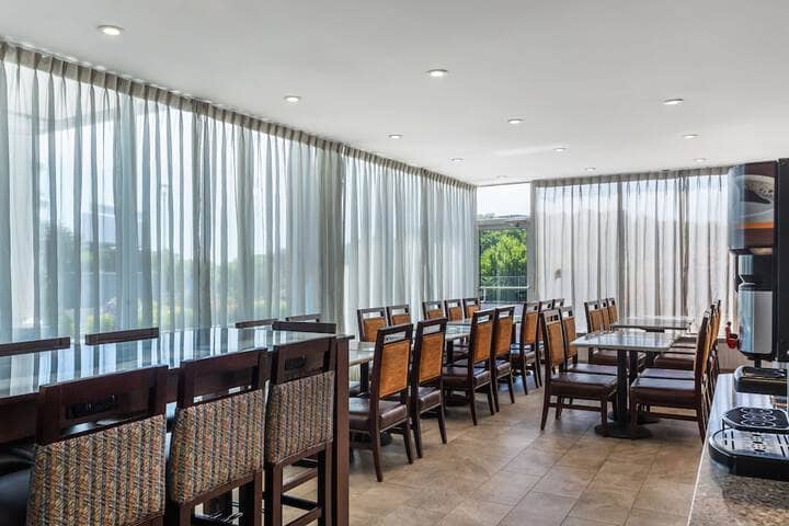 Breakfast area